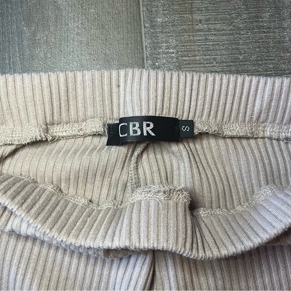 Small Ribbed Tan Pants - Picture 3 of 3